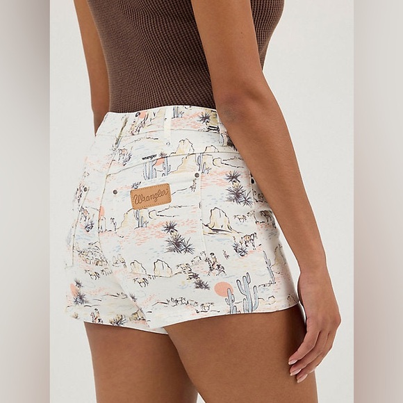 Wrangler Pants - 🆕 Wrangler Cowboy Short High Rise Size 26 Desert Inspired Print Cotton